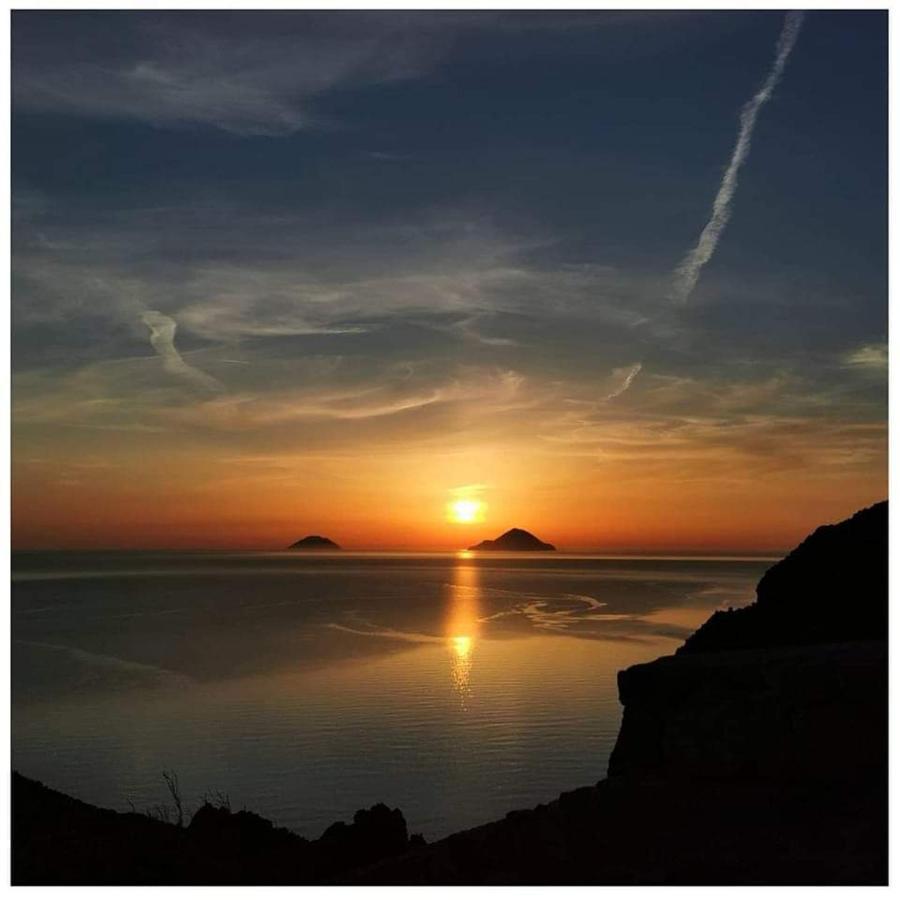 Апартаменты Lipari Centro Storico Flat 6 Mins From Port Экстерьер фото